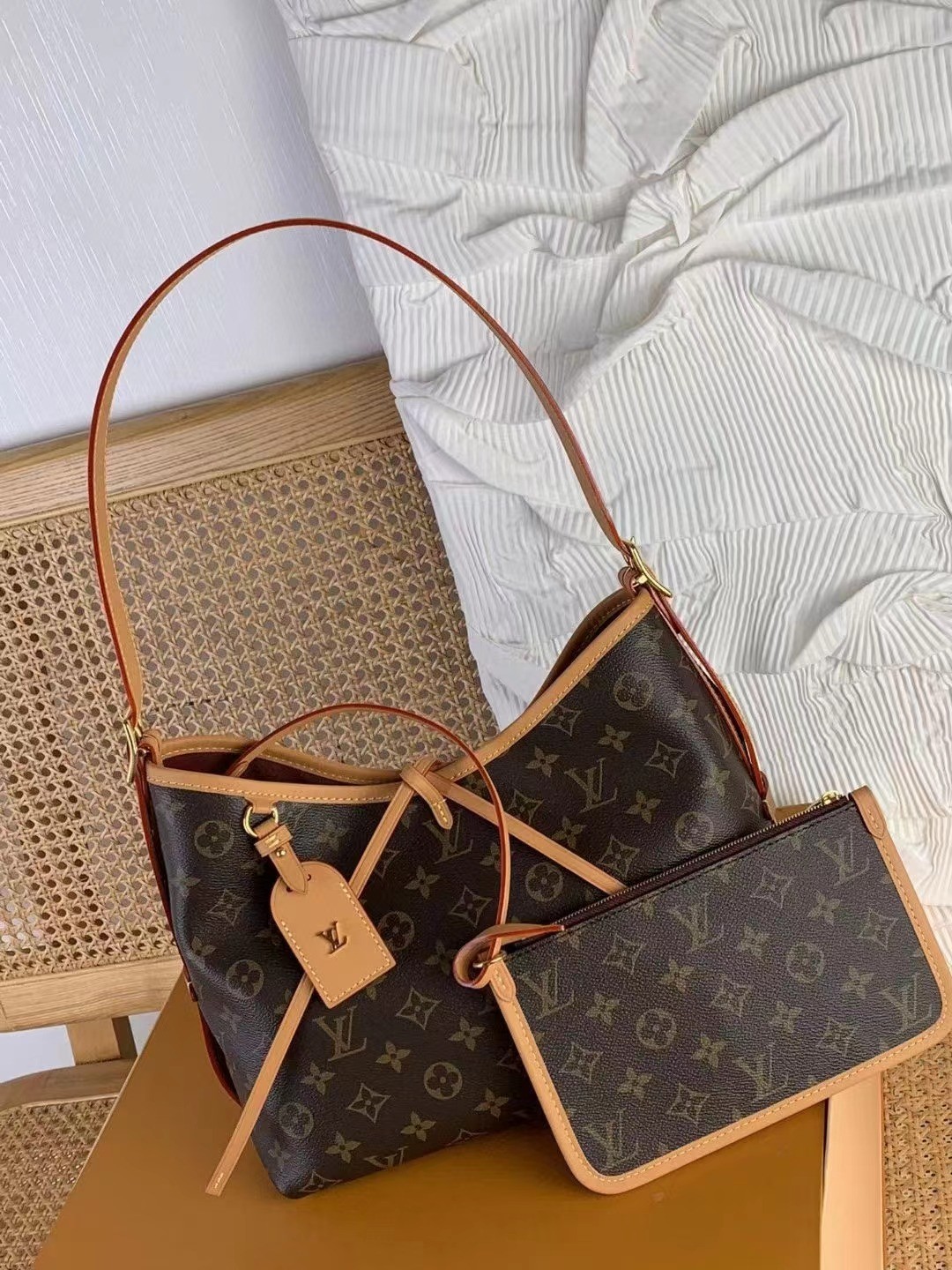 Lv CarryAll小號手袋中號對比，